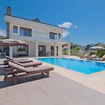 Large And Lovely Private *