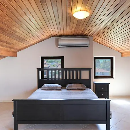 Large And Lovely Private 费特希耶