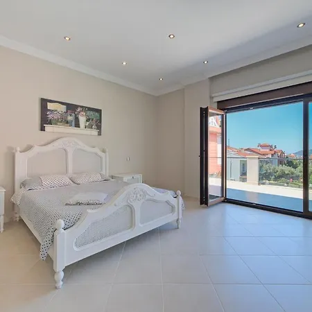 Large And Lovely Private * 费特希耶