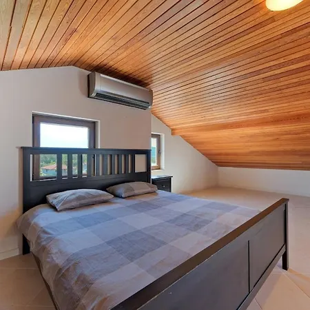 Large And Lovely Private 费特希耶