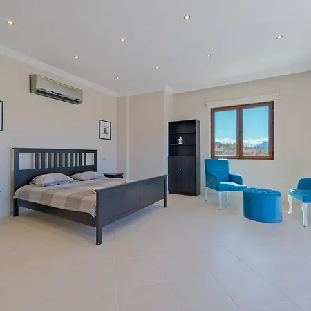 Large And Lovely Private * 费特希耶